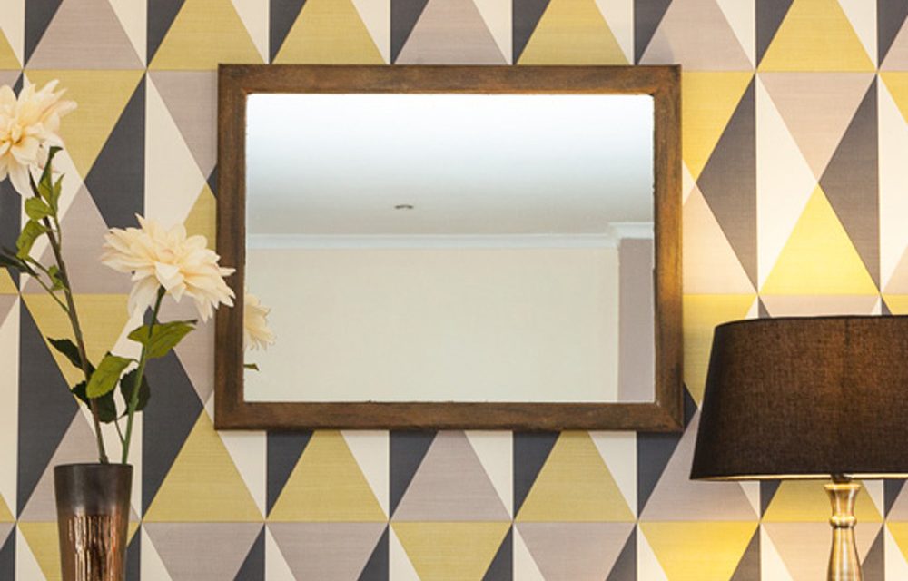 How to give a mirror frame a chic rusted finish