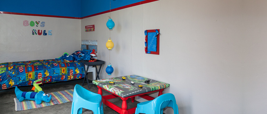 How to transform a little boy’s bedroom by painting the walls and doors
