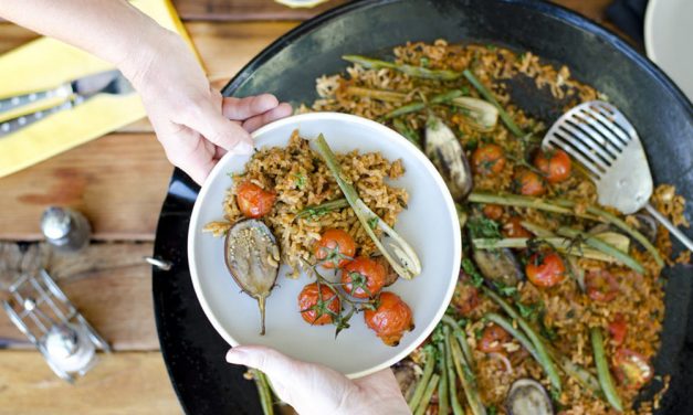 How to make vegetable and chorizo paella on the skottel braai