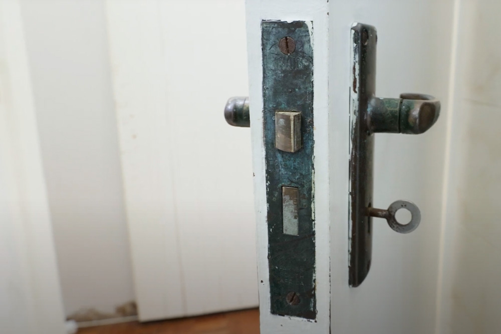 Fixing a door