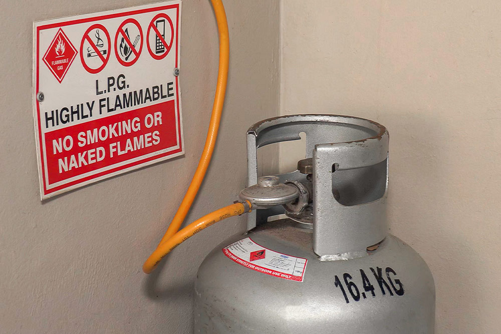 Gas safety purging a gas cylinder