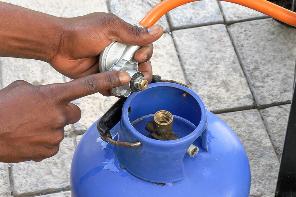 Gas safety purging a gas cylinder