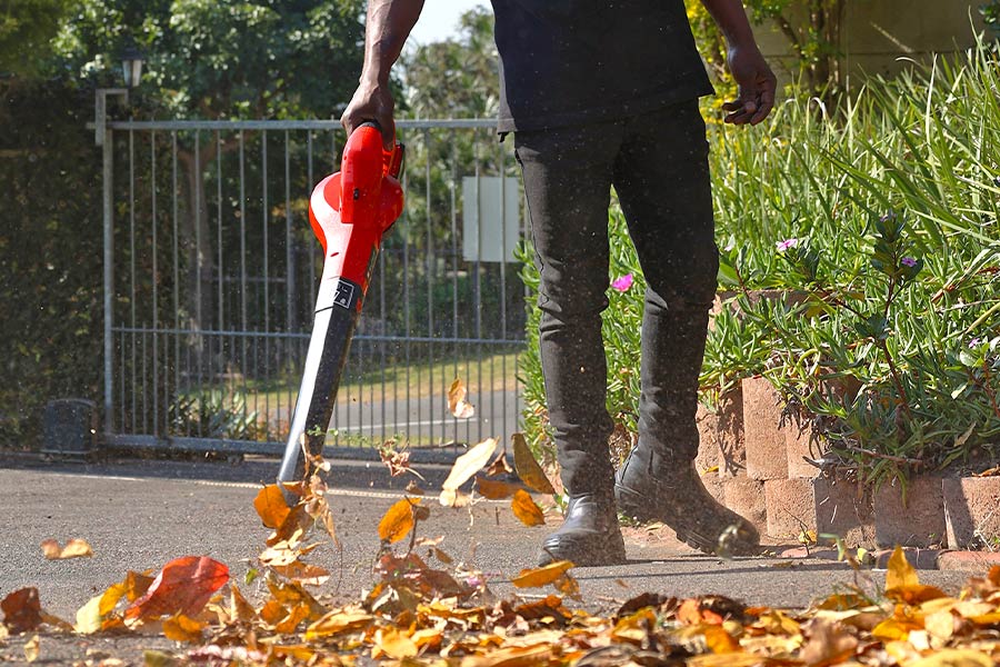 Garden maintenance is a breeze with the Einhell Leaf Blower