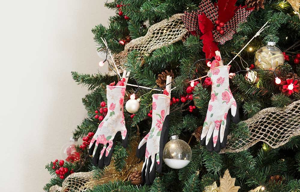 Start a new tradition with Hanging Gift Gloves