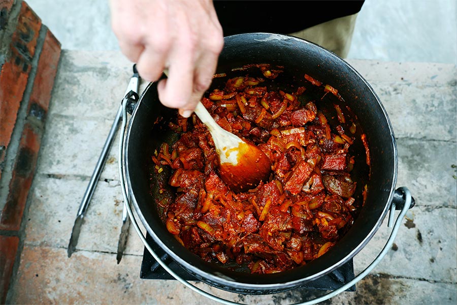 Embracing and enjoying the legendary potjie